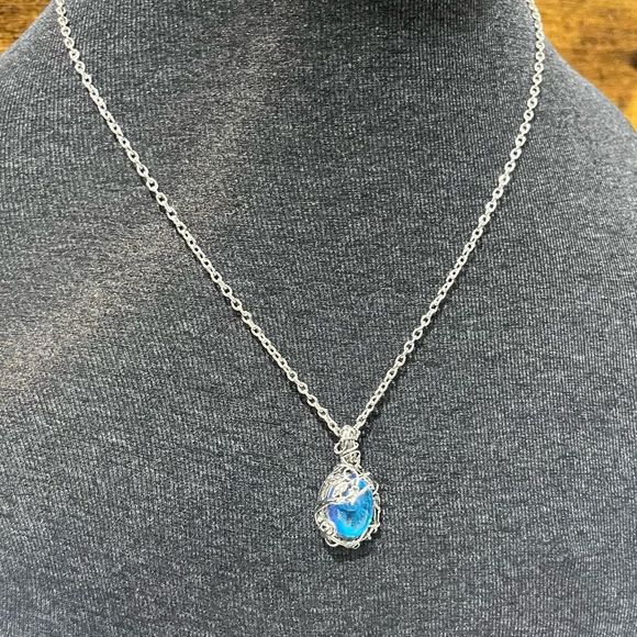 Silver Chain Necklace w/ Stunning Bright Blue Stone - Picture 2 of 7